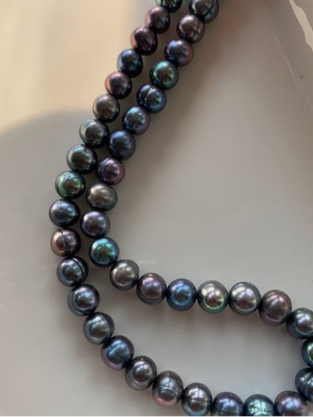 Iridescent Black Pearl Necklace - Elegant Women's Necklace
